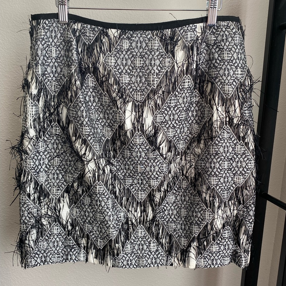 Per Se Pencil Skirt Women's‎ Size 8 White & Black Diamonds Fringe Details